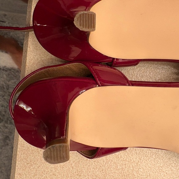 Red heels - Picture 3 of 4